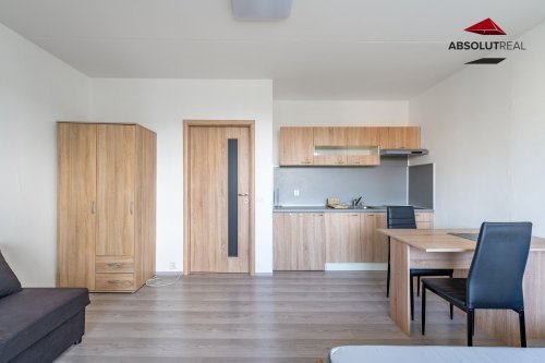 Pěkný byt 1+kk po rekonstrukci s prostornou lodžií